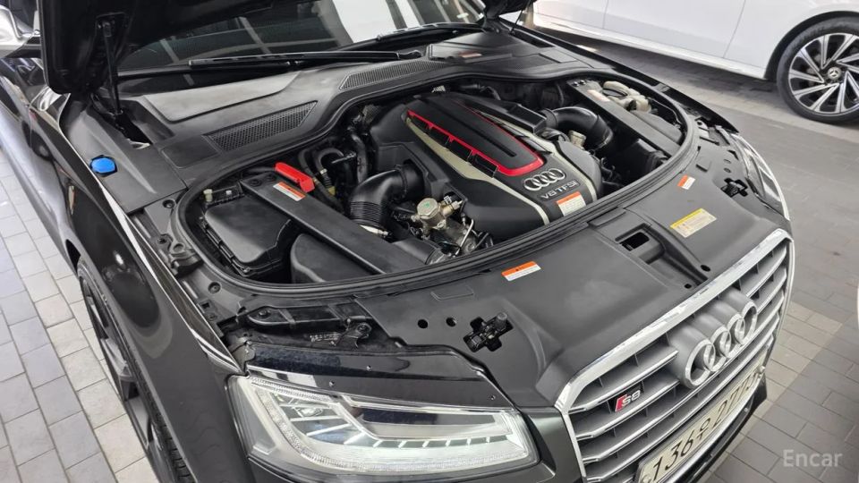 Audi S8