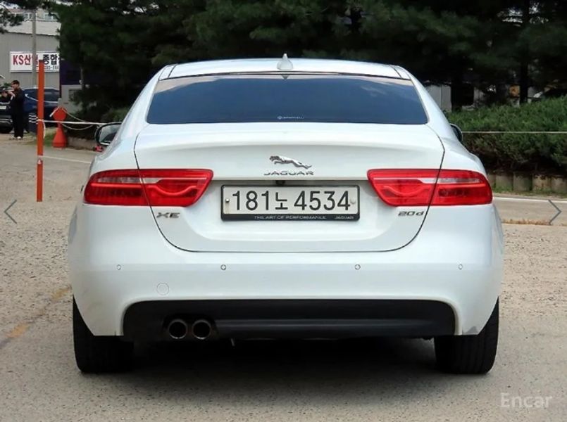 Jaguar XE