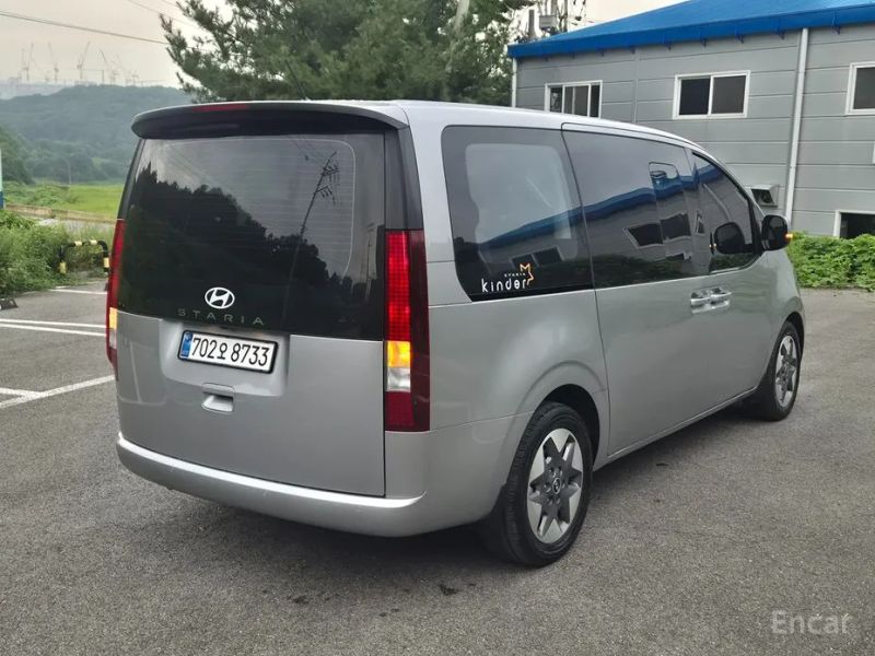 Hyundai Staria