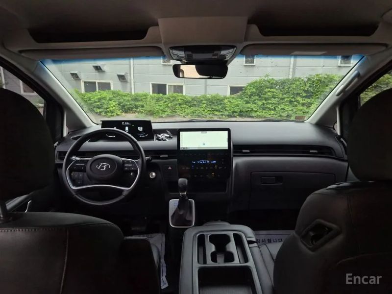 Hyundai Staria