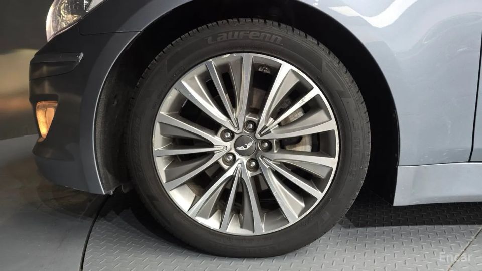 Hyundai Genesis
