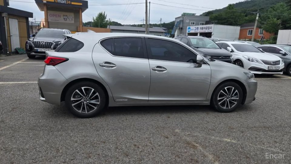 Lexus CT200h