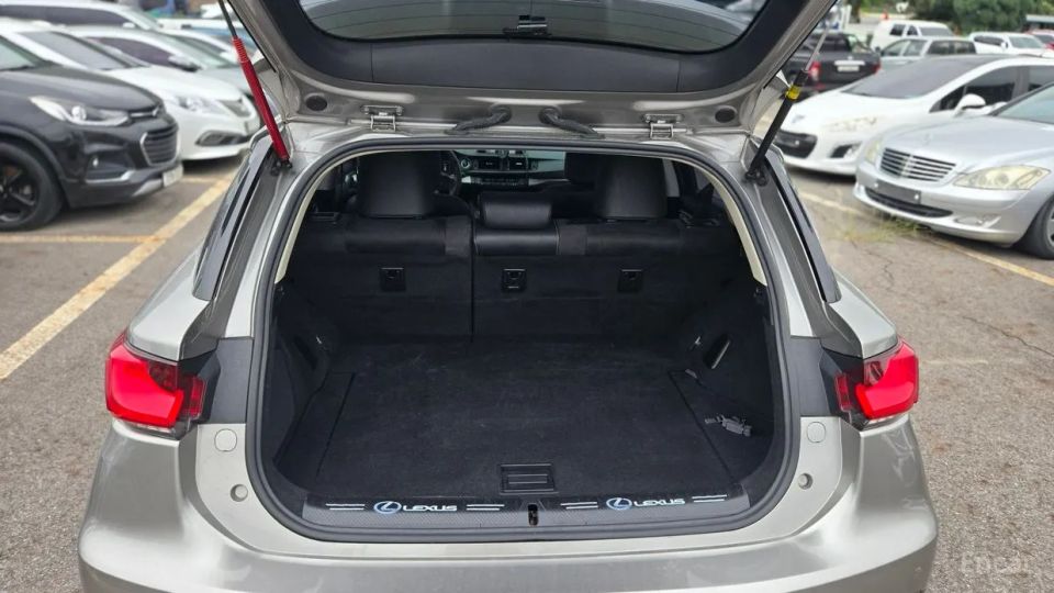 Lexus CT200h