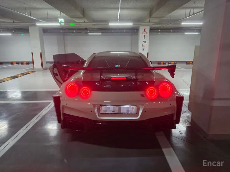 Nissan GT-R