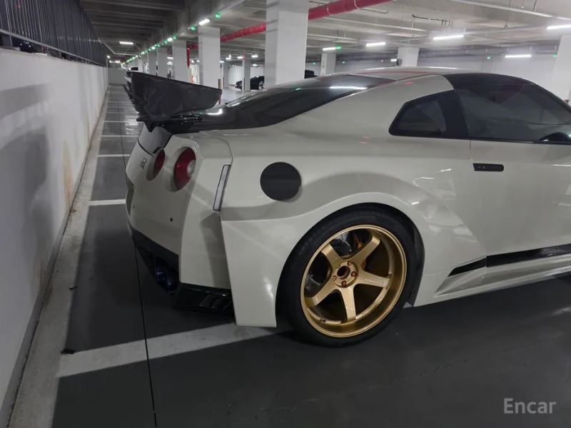 Nissan GT-R