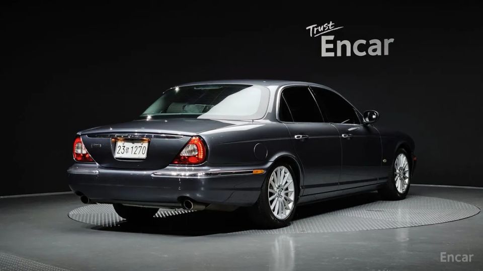 Jaguar XJ