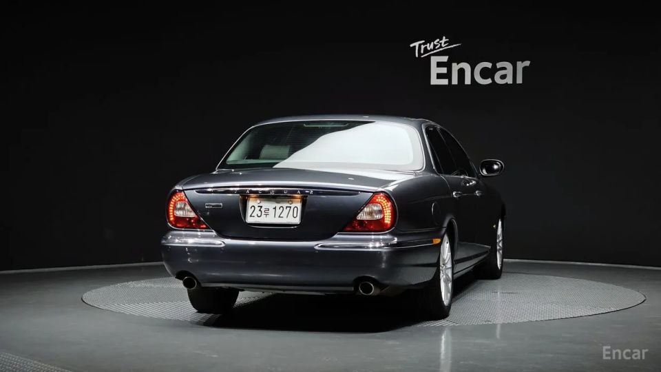 Jaguar XJ