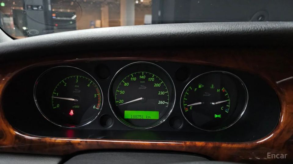 Jaguar XJ