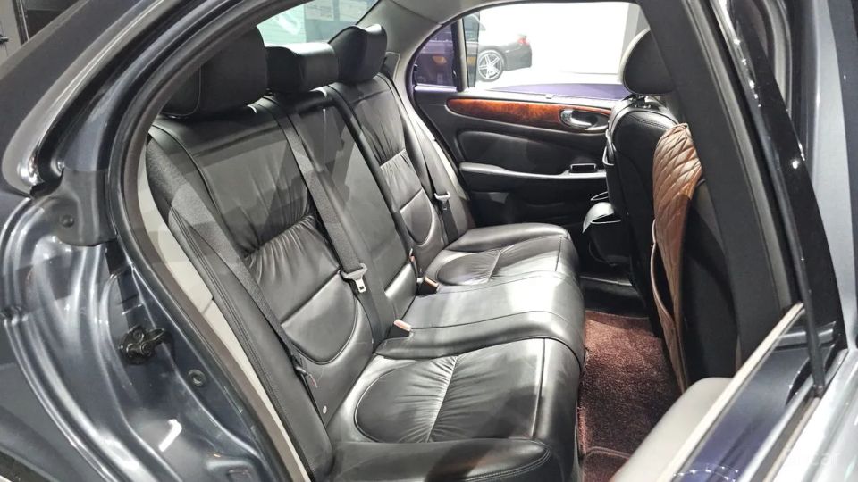 Jaguar XJ