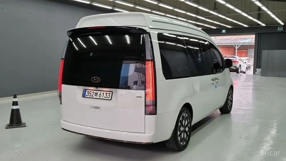 Hyundai Staria