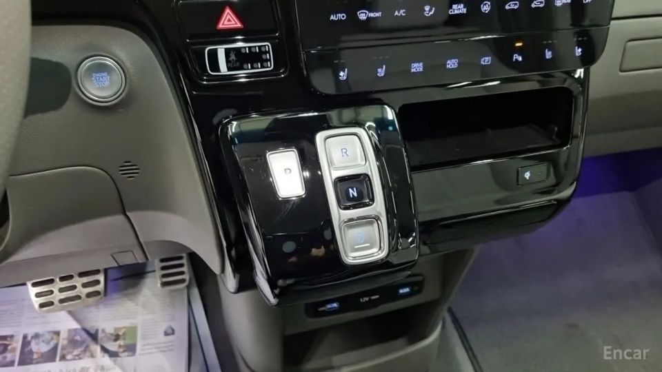Hyundai Staria