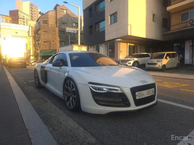 Audi R8
