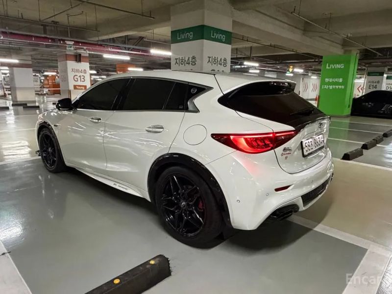 Infiniti Q30