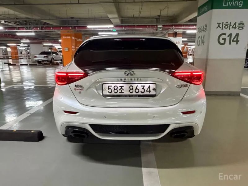 Infiniti Q30
