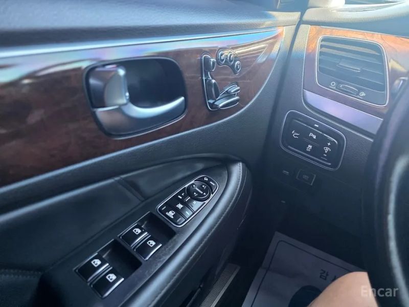 Hyundai Equus