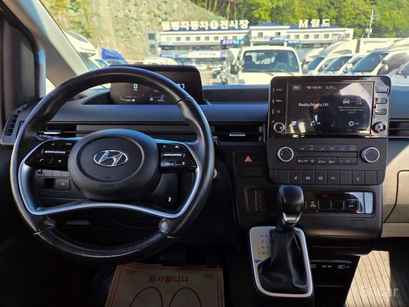 Hyundai Staria