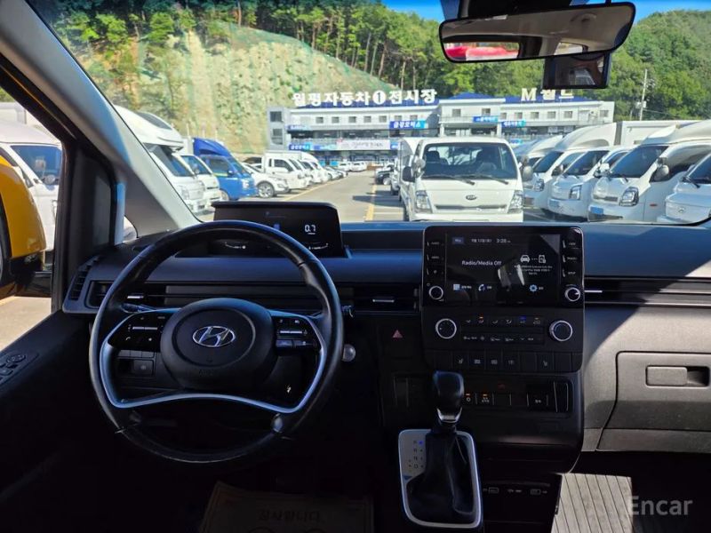 Hyundai Staria
