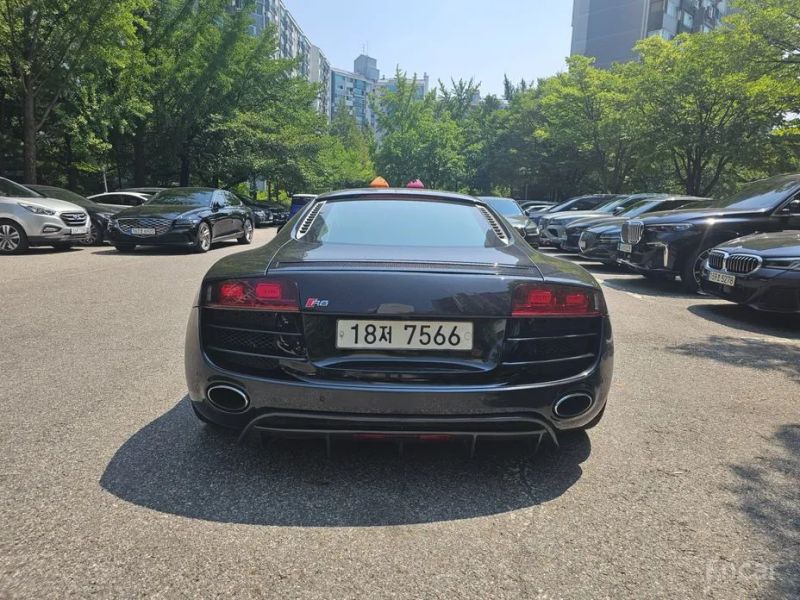 Audi R8