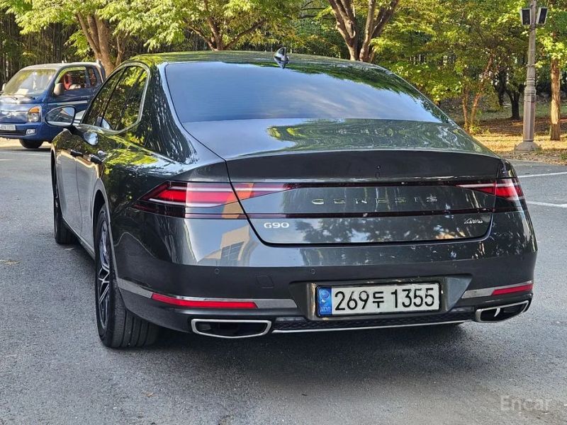Genesis G90