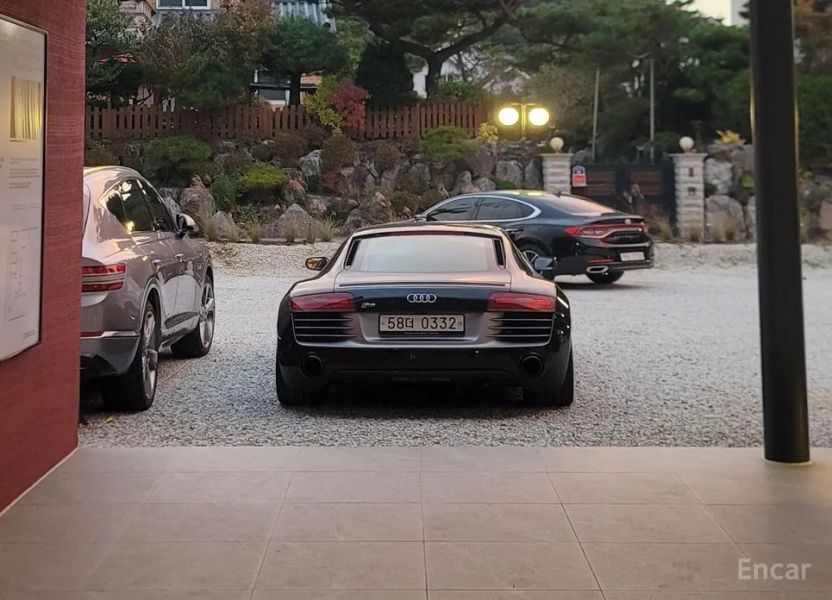 Audi R8