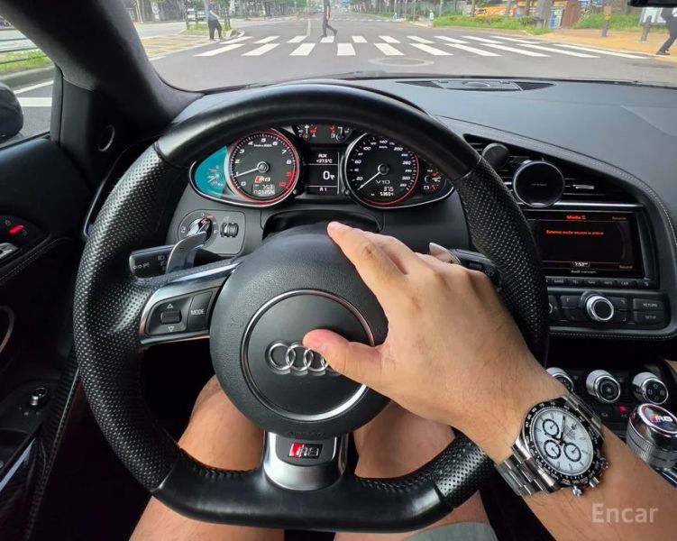 Audi R8