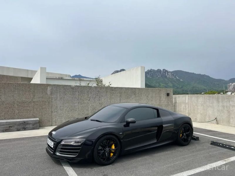 Audi R8