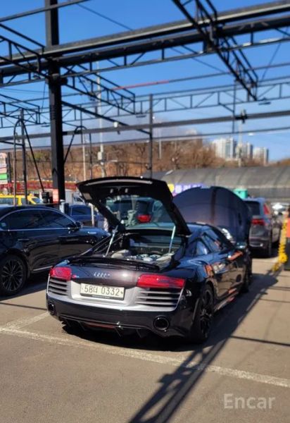 Audi R8
