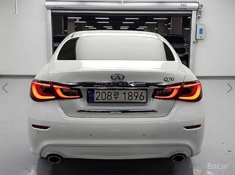 Infiniti Q70
