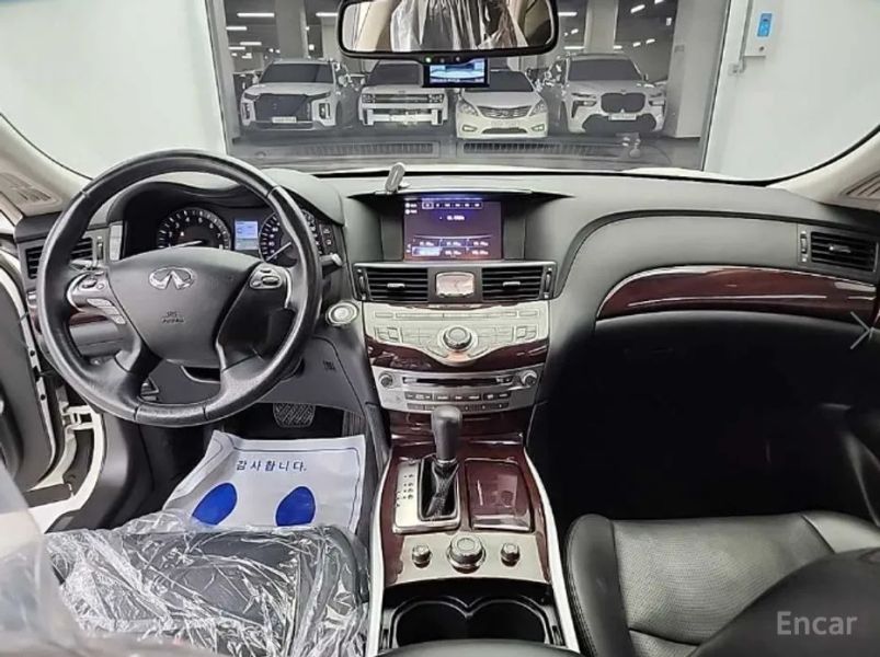 Infiniti Q70