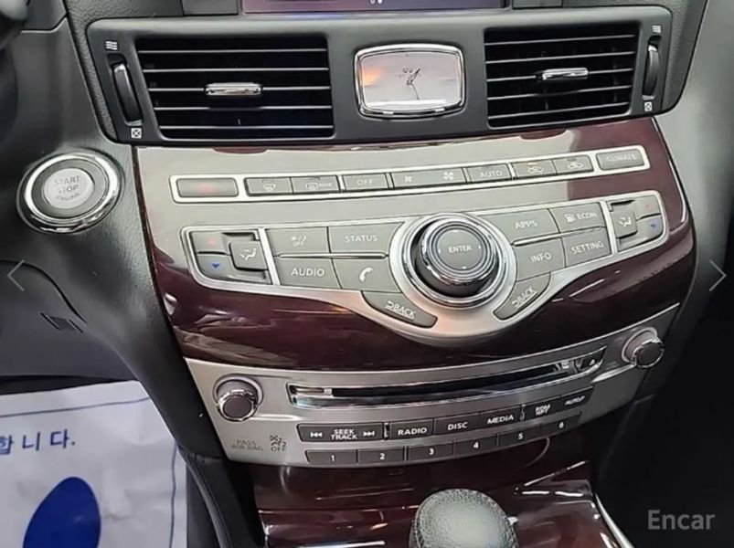 Infiniti Q70