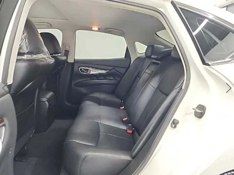 Infiniti Q70
