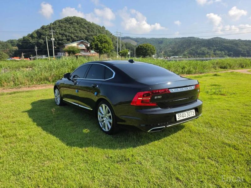 Volvo S90