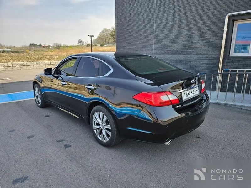 Infiniti M