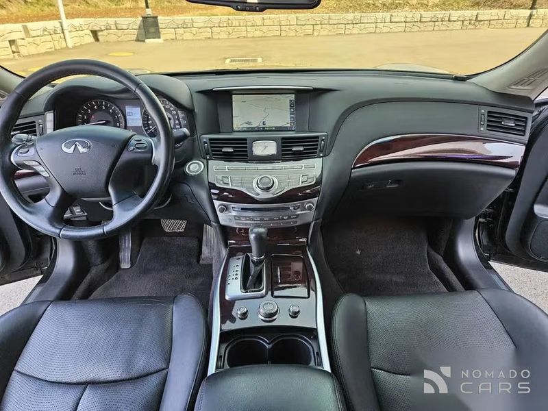 Infiniti M