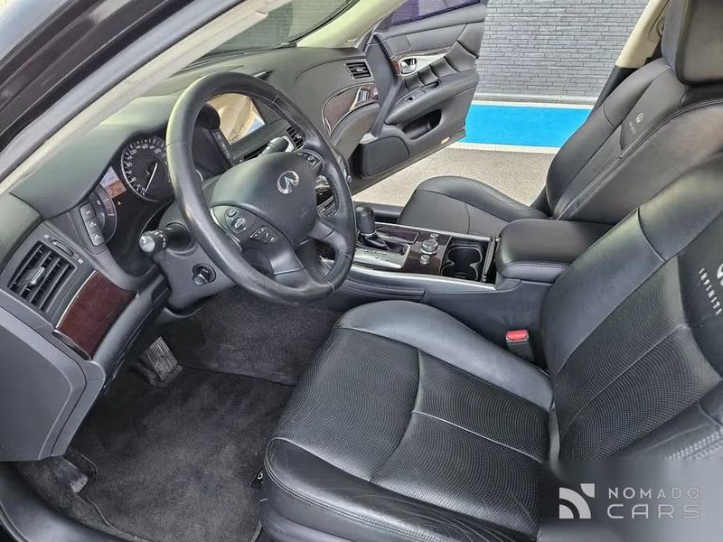 Infiniti M
