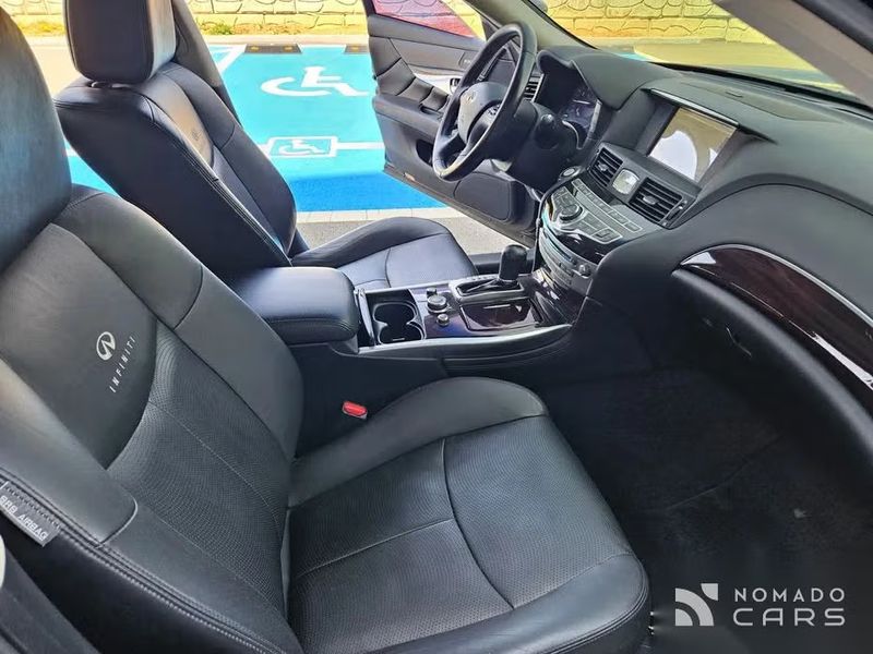 Infiniti M