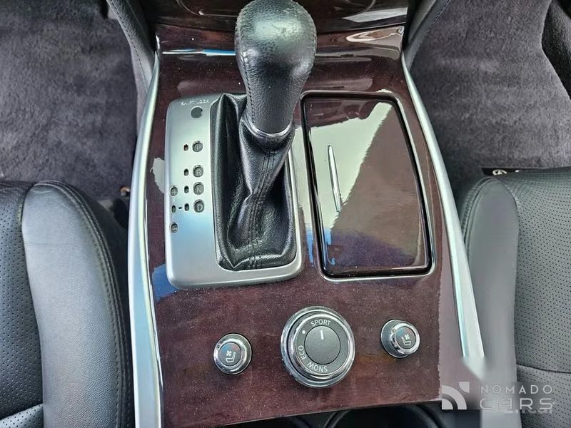 Infiniti M
