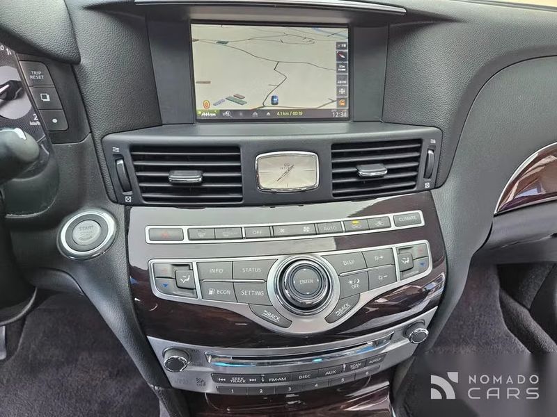 Infiniti M