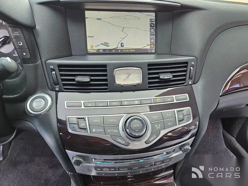 Infiniti M