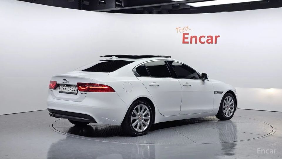 Jaguar XE