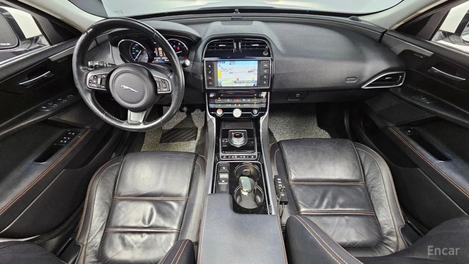 Jaguar XE
