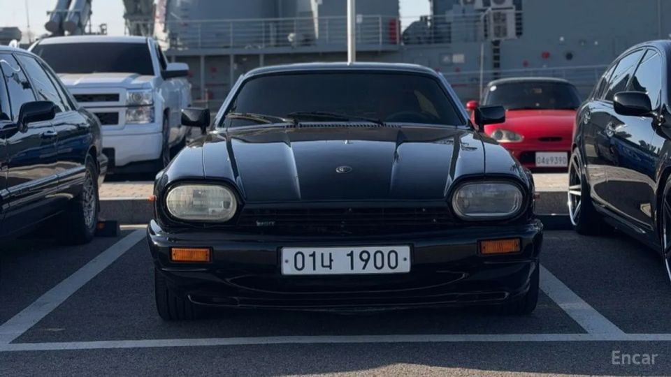 Jaguar XJR