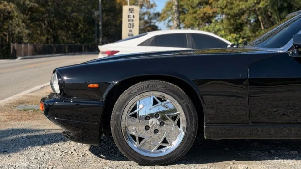Jaguar XJR