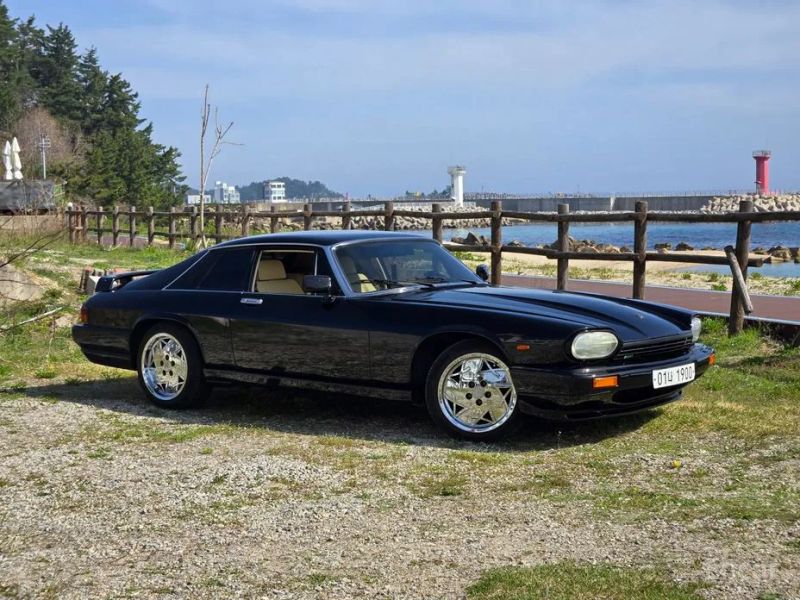 Jaguar XJR