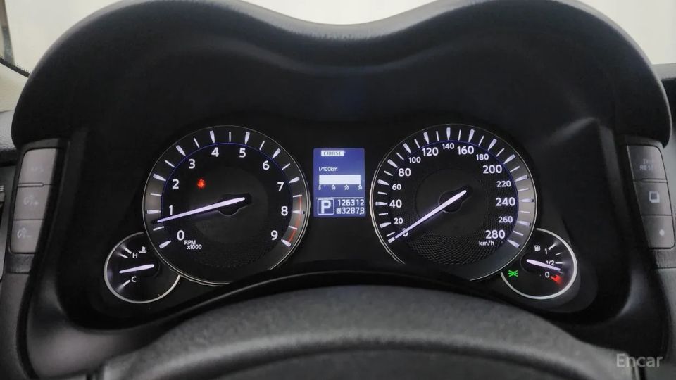 Infiniti M