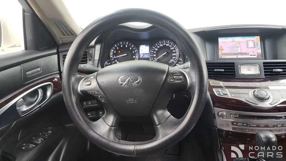Infiniti M