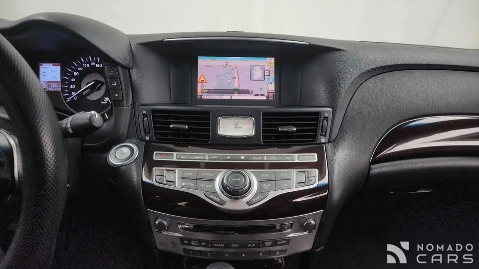 Infiniti M
