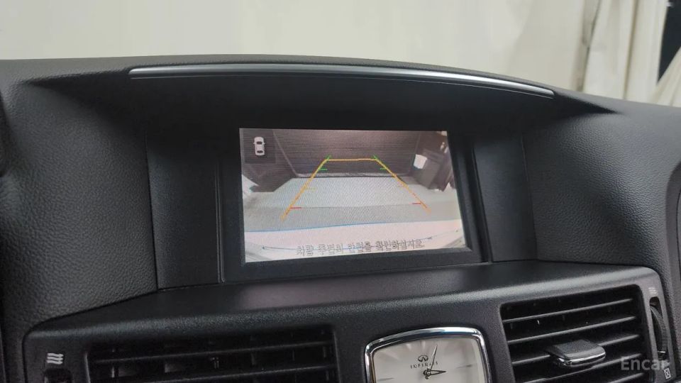 Infiniti M