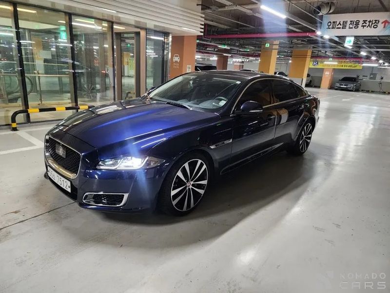 Jaguar XJ