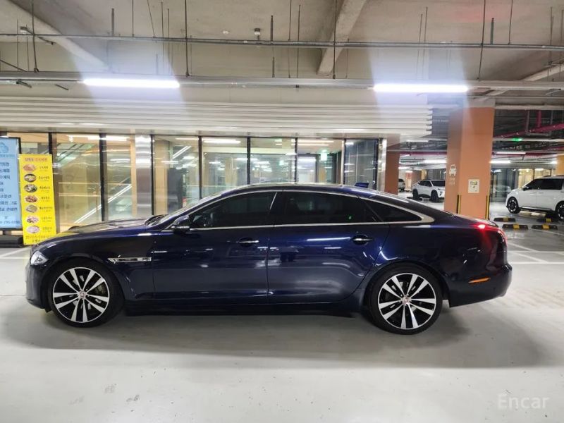 Jaguar XJ